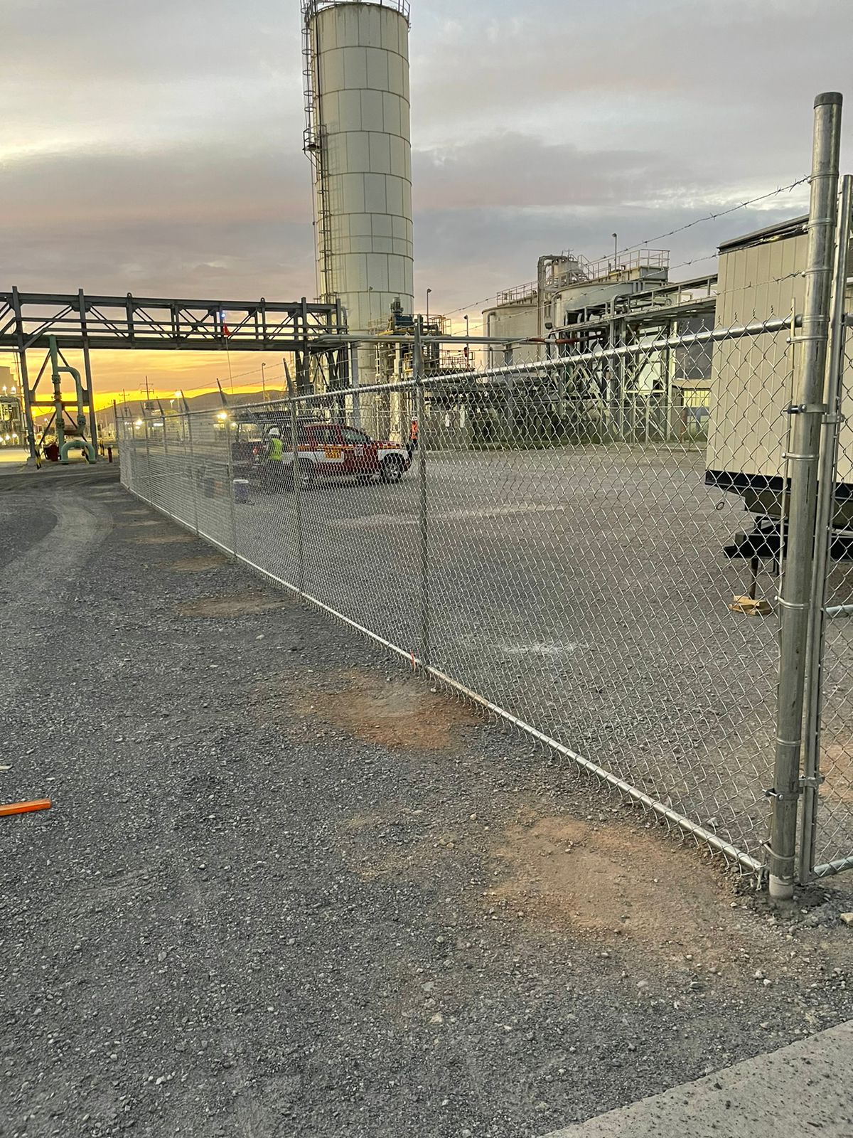 Malla ciclónica instalada en cercado perimetral