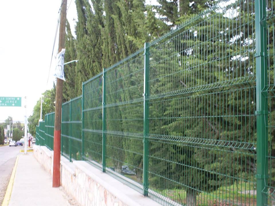 Detalle de rejas ornamentales de acero